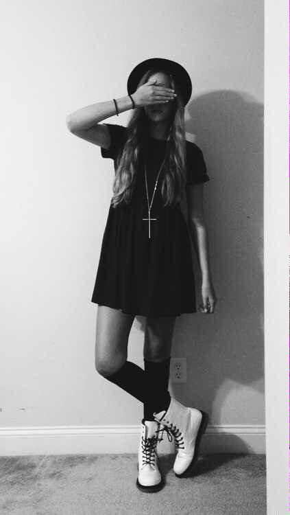 summerlessummer's tweet image. How can we express our self when all you do is judge?