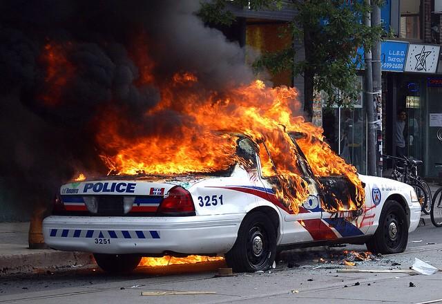 passmitheAUX's tweet photo. after u get arrested but the cop is cool and slips u the AUX cord http://t.co/ejxvbRH80p