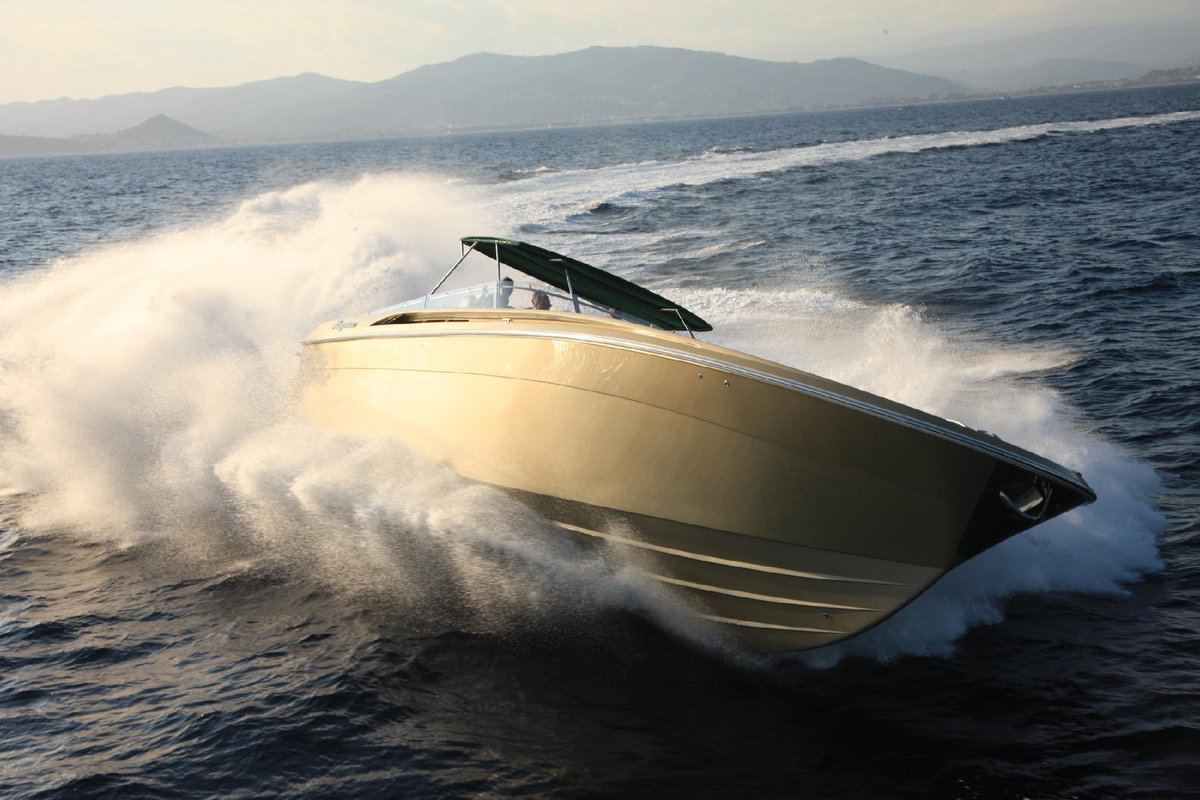 KTheodoli's tweet image. #Magnummarine ends #Ftlauderdaleboatshow  with exciting 73 MPH seatrials aboard @Magnum51