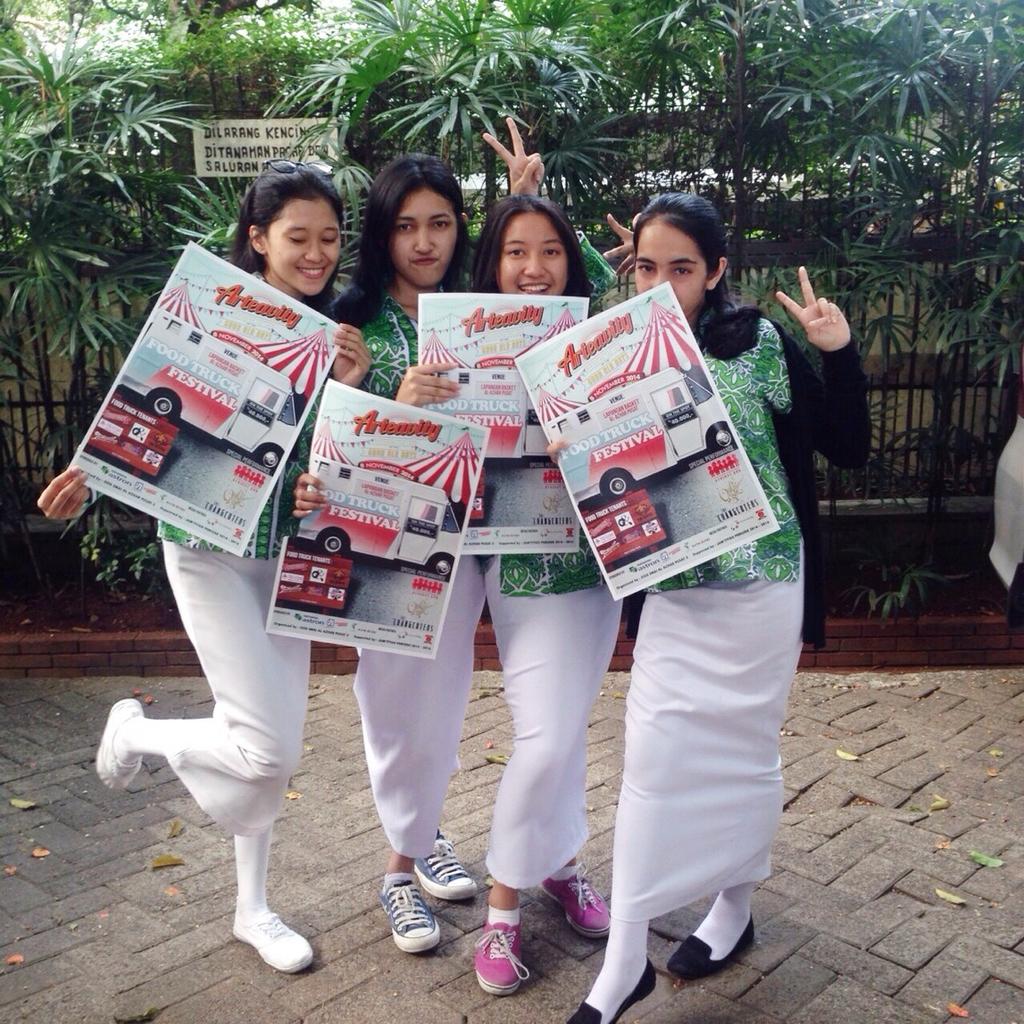 InfoPensi's tweet image. Besok di @ARTEAVITY  ada @twitchangcuters | @projectpop | @GBluesShelter &amp;amp; festival food truck !