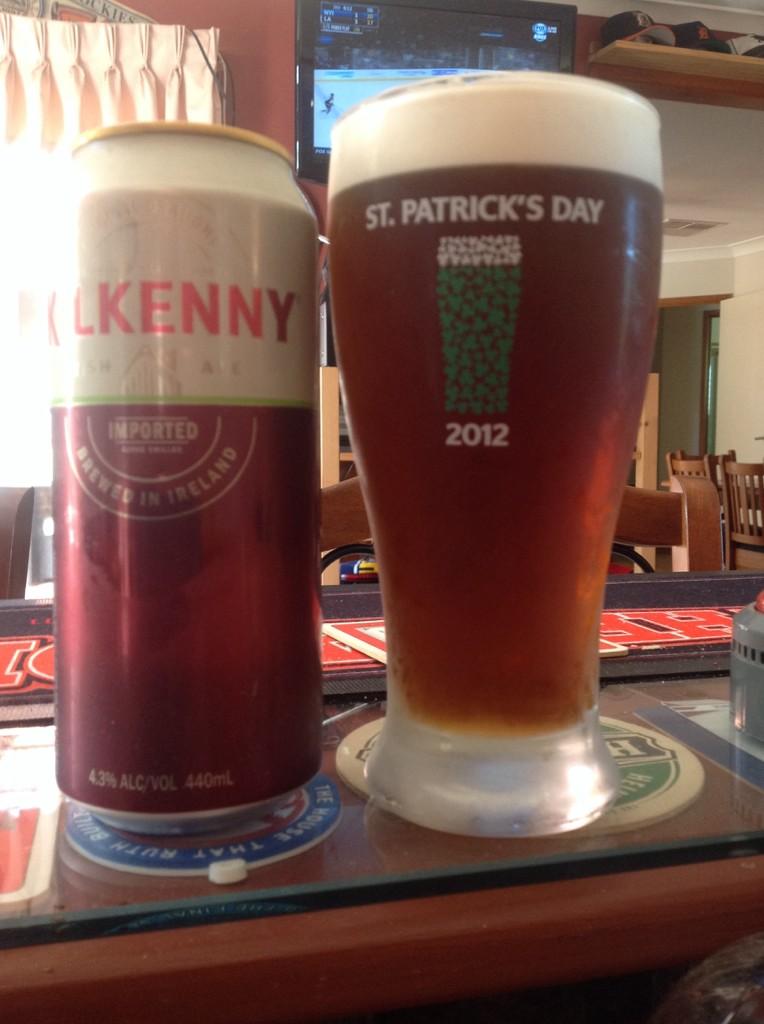 wapple15's tweet photo. Cheers #Canberra My Friday evening #beerview a nice drop of Irish ale & Islanders v Kings on the #notsobigscreen http://t.co/xHmxuX7Lqt