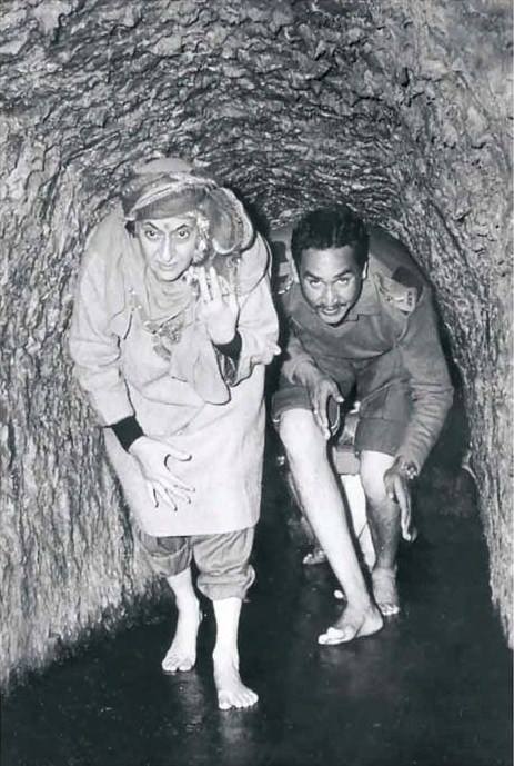 gsurya's tweet image. True Secular Hindu culture of INC RT @sunny_congress: A RARE PICTURE OF INDIRA JI - IN MATA VAISHNO DEVI CAVE