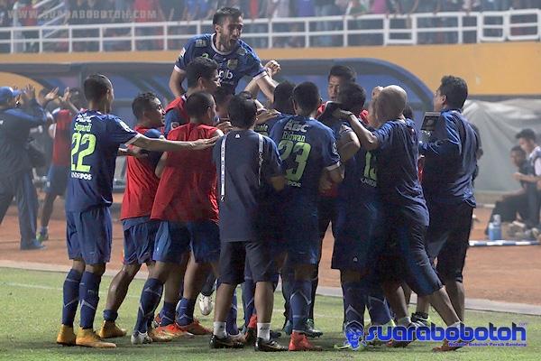 maenbal's tweet photo. Persib Pun Punya Mental Juara! - http://t.co/WzjtpWlOMP http://t.co/fFMJpgL9BX