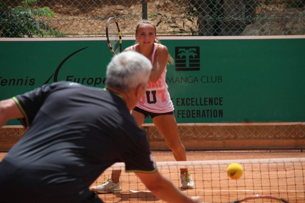 U cant follow me <a href="/griffithserg/">Ellie-Rose Griffiths</a> &amp;not follow ur greatest rival&amp;fan,oh&amp; the guy that cuffed u in la manga @simonmayes4