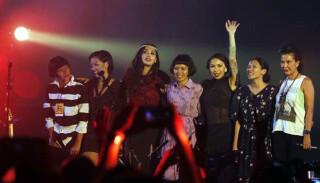 <a href="/slankdotcom/">Slank Band</a> <a href="/imela_kei/">Imela K Soetman</a> <a href="/musiktetangga/">Tetangga Pak Gesang</a> <a href="/oppieandaresta/">oppieanda</a> <a href="/revolusislank/">Revolusi SLANK</a> <a href="/sisthaanindya/">Sistha Anindya</a> <a href="/windysetiadi/">Windy Setiadi</a>