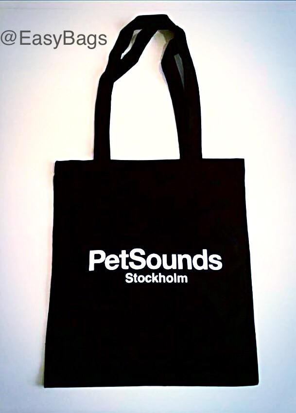 EasyBagsAB's tweet photo. Pet Sounds svarta tygkasse! #tygkasse #medtryck #kassemedtryck #petsounds #stockholm #södermalm #tryck #design #bags http://t.co/RMiLct3U6o