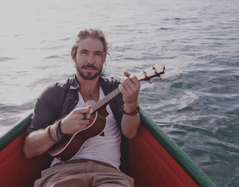 BillysBeachSA's tweet photo. Billy welcomes South African senstaion, Mr @JeremyLoops to the stage. Join us on the 28th December #Billys2014 http://t.co/an50nR1fjF
