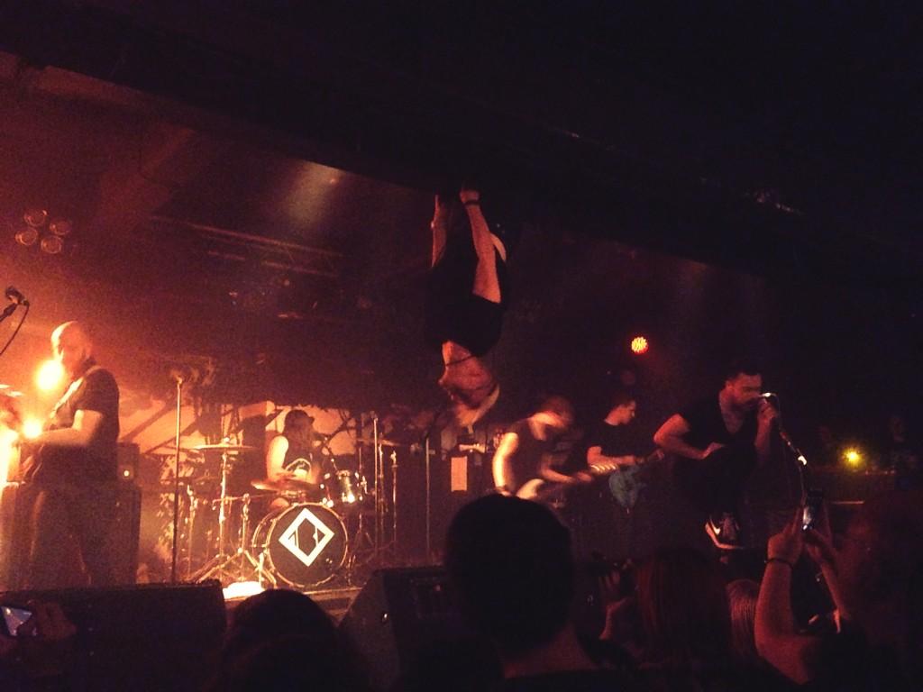 ash182lawrence's tweet photo. @SeanSmithSucks @GavinTBO Sean hanging from the roof - great night in Sheffield #starttheparty #Wolves http://t.co/357Xpm50DF