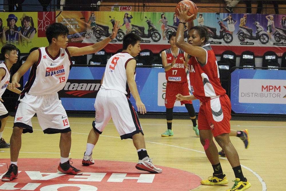 dblindonesia's tweet photo. Wih ada @gabrieljorgi sama andianto tuh! :3 "@wnblindonesia:dihadang 2 kandidat All-Star nih! #FriendlyMatch http://t.co/d4Nq055jp1"