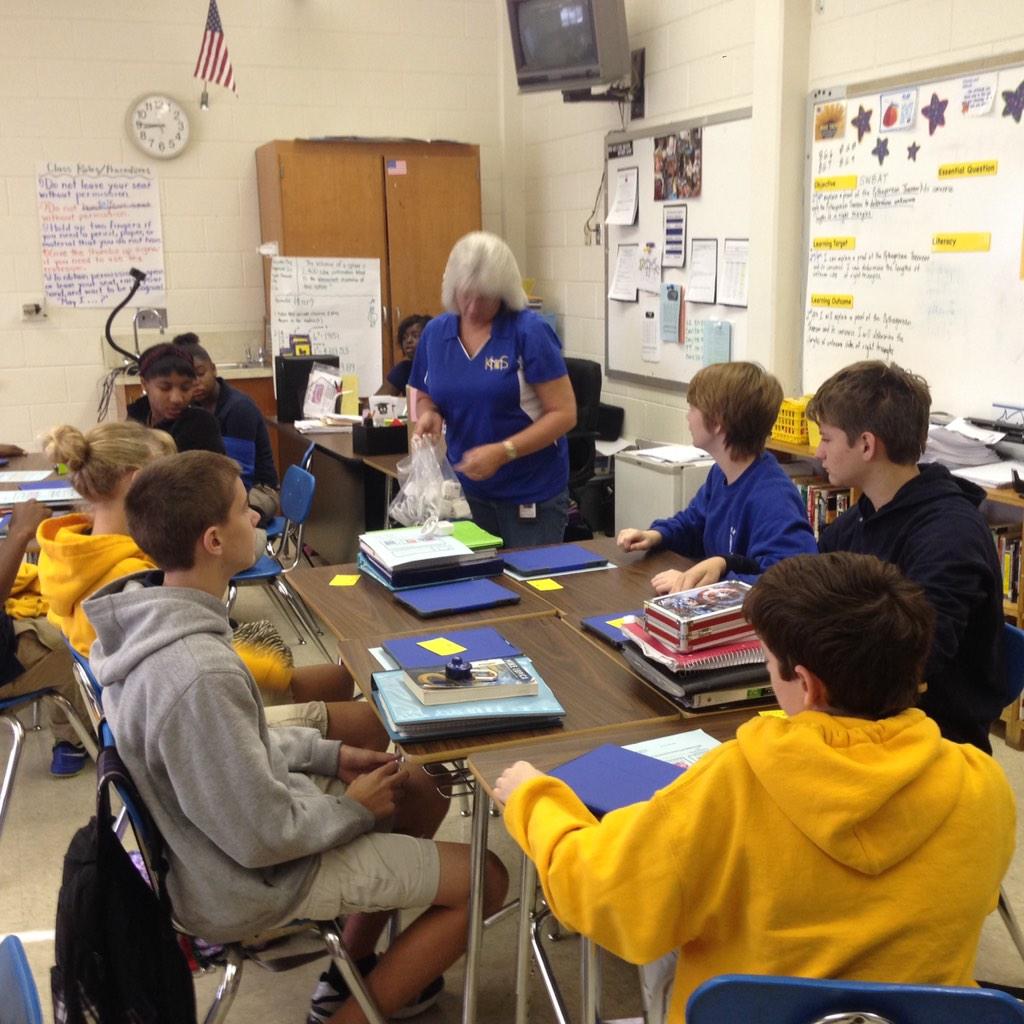 TinaMashburn's tweet photo. iPad deployment at Knox. Students are excited. @lynn_moody @knoxmiddle #knoxstrong #rssmiddle http://t.co/FJhATqc0Zm