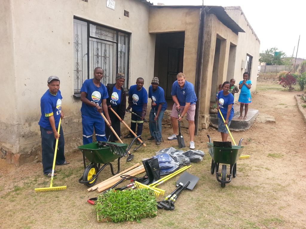 bosmangrobler's tweet photo. #DAMpu gardening project in CALM. http://t.co/ax0qckwYUq