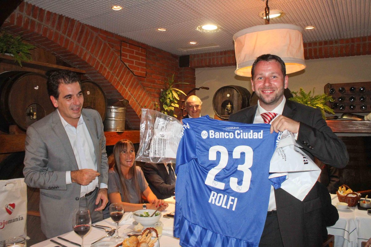 cristianritondo's tweet photo. Los diputados Andreas Gram, Andy Jauch, Anja Schillhaneck y Wolfgang Brauer, con sus camisetas¡Gracias por su visita! http://t.co/FoJBPnDvzh