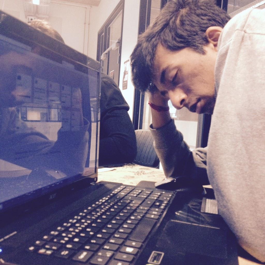 mariagonrob's tweet photo. This happens when the lecture is just a killer... http://t.co/w7kXuX4Ujw