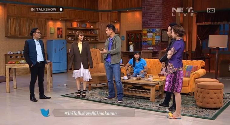 mdtvindonesia's tweet photo. Neng @HarukaN_JKT48 lagi di rayu sama @JunaRorimpandey @Ini_Talkshow #IniTalkshowNETmakanan http://t.co/8OTKhii5Uy