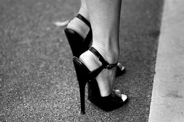 carostoes's tweet photo. This pic caught my libido's full attention... http://t.co/z3WN4KZbgn
#footfetish #highheels #sexyfeet #prettyfe... http://t.co/Q7YfOARY7Q