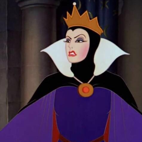 #OnceUponATime 

RT for #EvilQueen #OUAT version
Fav for #EvilQueen #Disney version