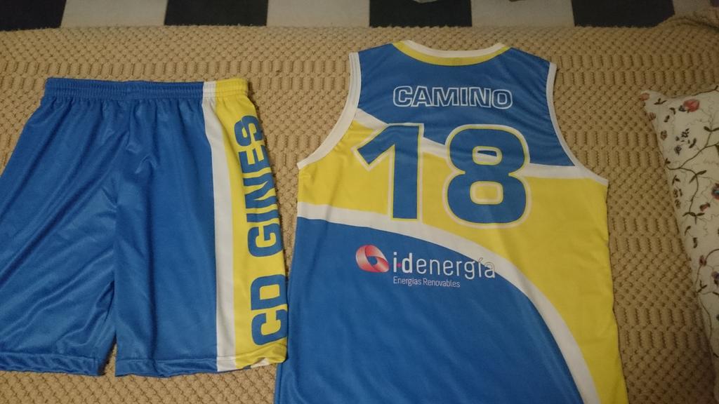 manucaminolopez's tweet photo. Pues ya están aqui!! Equipaciones 14/15 #GoGines http://t.co/E5G7oWGufr