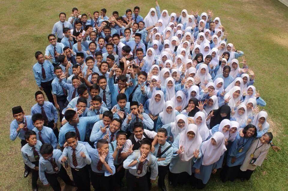 ameerzt's tweet photo. Miss this moment.haha walaupun dah dpt batch baru hahah #serting http://t.co/vqPnXQpV3v