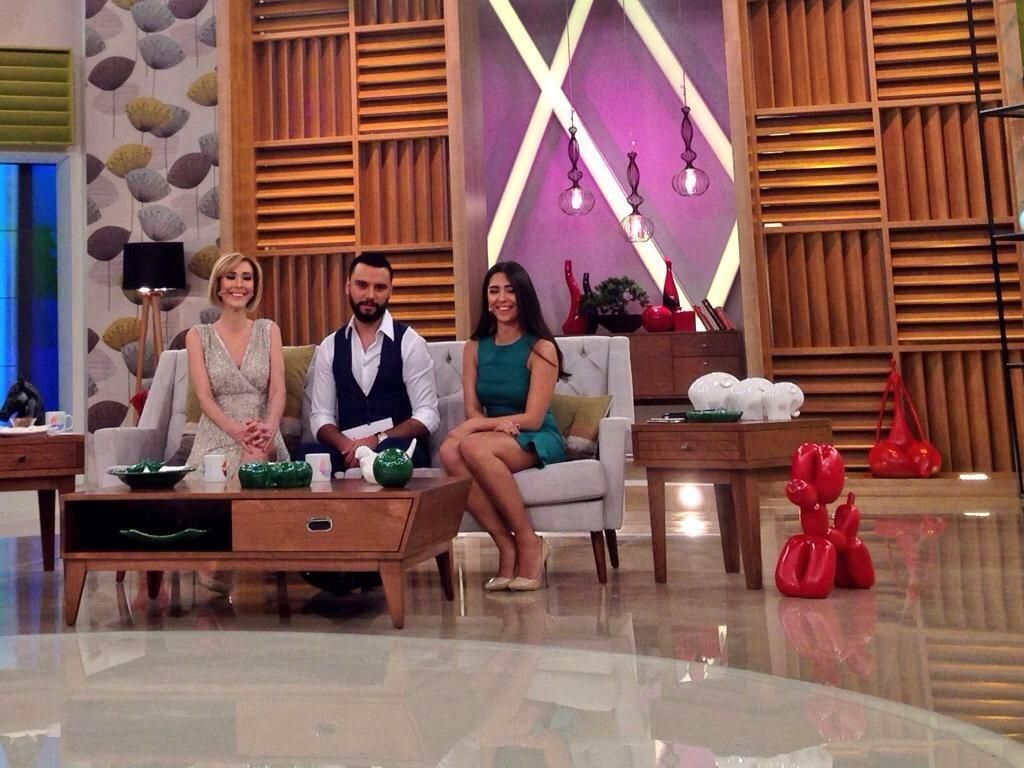 alisanvecagla's tweet photo. Ikiside Önlenemiyor, susturulamıyor sivri dilli bu tarz benim kızları Ayşegül ve Ozlem canlı yayında @ShowTV şimdi http://t.co/oOpxjxvJQ2