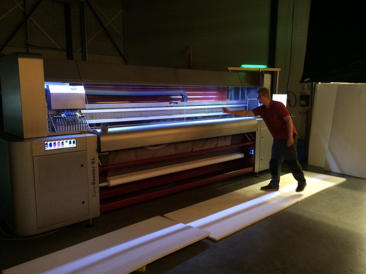 BartvKempen's tweet photo. Today the #ColorBooster XL is in the #Spotlight @HollandersPS  #photography #digitalprinting #textile http://t.co/4wTojk4S2d