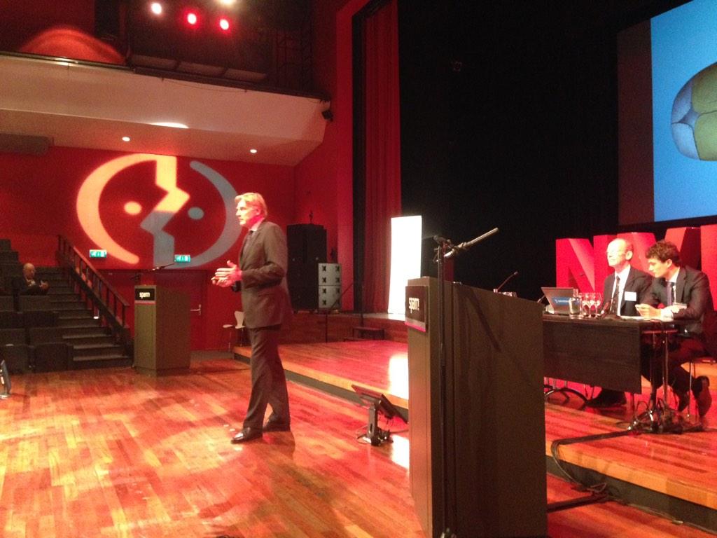 Schisisteam's tweet photo. Dr Borstlap deelt zijn ideeën over de endoscopische craniosynostose operatie #nvmka @mkachirurg http://t.co/rONosu1hch