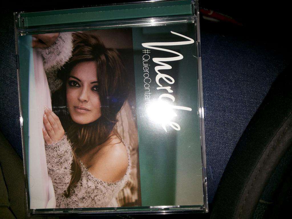 DesireeLuque's tweet photo. Puede ser mejor el  nuevo cb @MercheOficial??? enamoradita de el! Me encanta!!!! http://t.co/B7EftN7HKH