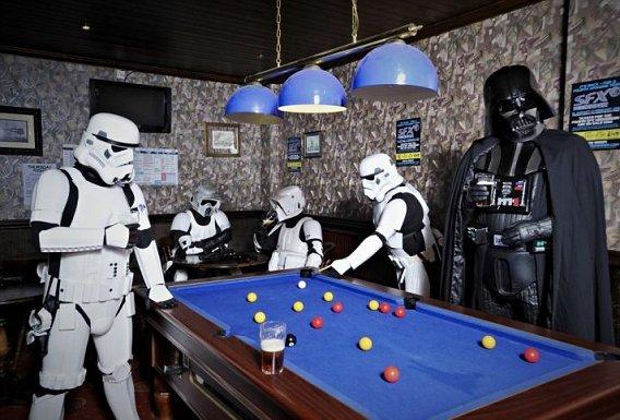 Pool_Tips's tweet image. This is what goes down in the cafeteria of the Death Star #StarWars #StarWarsEpisodeVII #TheForceAwakens