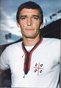 DavideAstori's tweet photo. Oggi compie gli anni una leggenda del calcio italiano e una persona straordinaria..auguri Gigi Riva http://t.co/zkpqdhUWPz