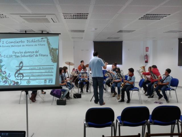 Ultimando el "I Concierto Didáctico" os esperamos a las 11:45 h. en el salón municipal polivalente