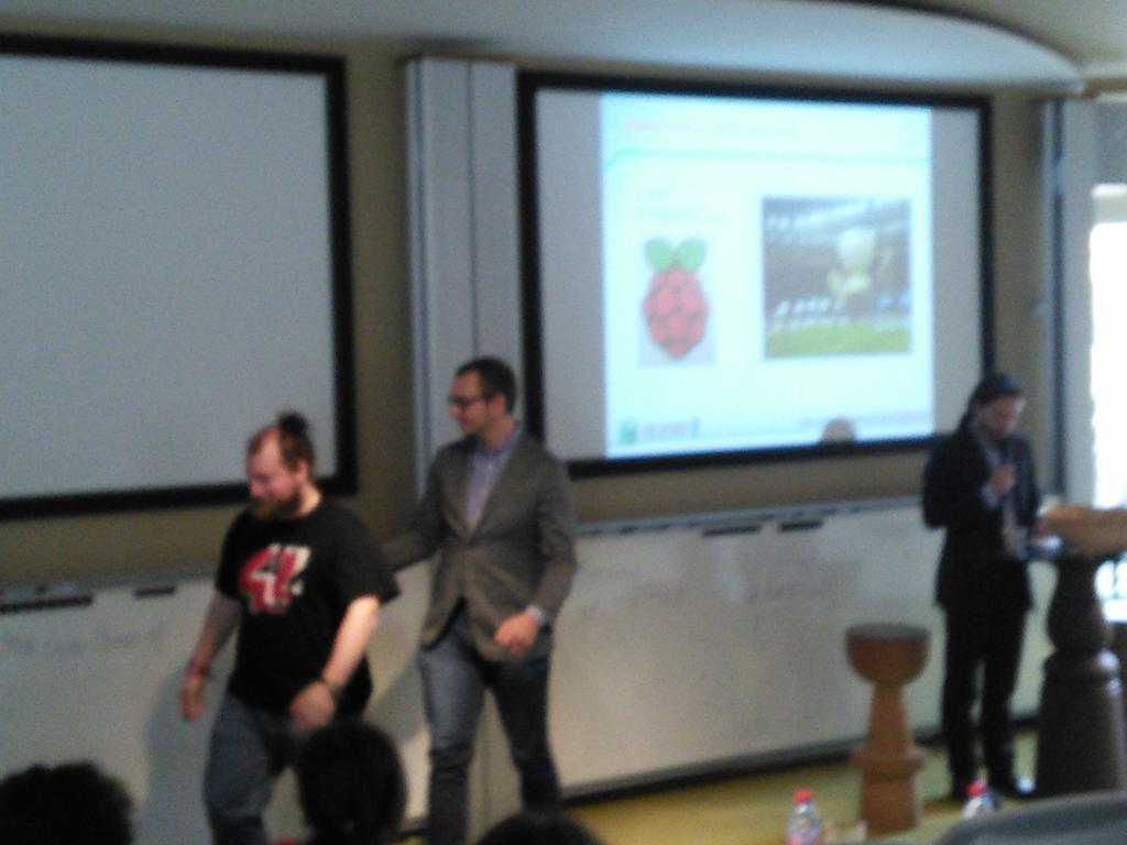 iDays_Hackathon's tweet photo. A la quatrième place ! @42born2code http://t.co/hIBEWfQxy0