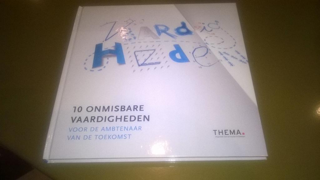 rjritsema's tweet photo. En hier gaat het om: hét onmisbare boek voor de ambtenaar van de toekomst. #bestuursacademie #50jaar http://t.co/119QhpAUVl
