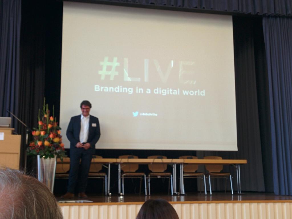 SMThinkLab's tweet photo. Jetzt: @debuhrtho zu Twitter: Branding in a digital world. #mcmsy14 http://t.co/GqwDIbTj5l