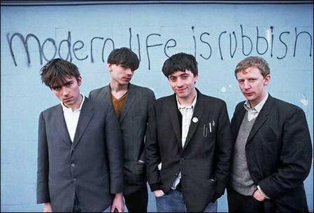 Britea1's tweet photo. Bloccati dal maltempo? Godetevi una tazza di #BriTea in compagnia della monografia #Blur. Dalle 17 su radiobarrio.it http://t.co/Xrc1xUM7ea