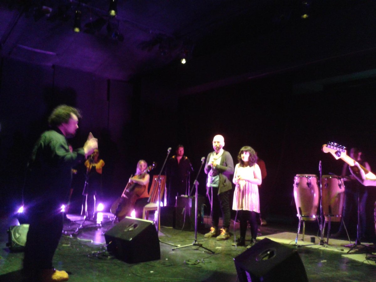 lamolestar's tweet photo. Linda noche de impro con los grandes @meyamosebastian + @_natisu , muchas gracias por animarse a jugar con nosotros! http://t.co/cqwSN7sR4l