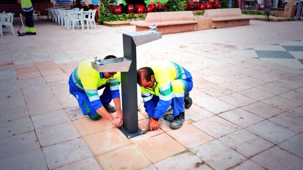 playadedonana's tweet photo. Dos nuevas fuentes accesibles en la plaza del pueblo de #Matalascañas @MejorPlaya http://t.co/jHzUMwDiWt