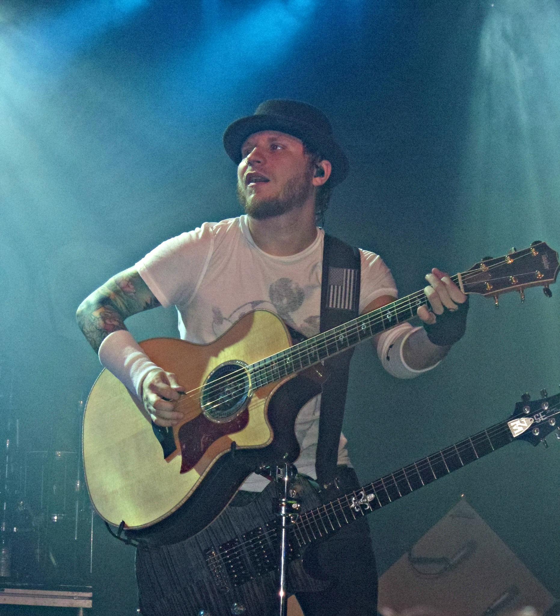 Happy Birthday to one of my favourite guitarist, Mr. Zach Myers. Have a great day, cant wait for the new album! 