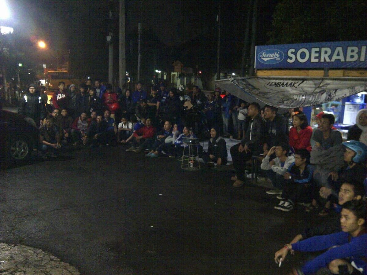 infobandung's tweet photo. Ayoo Persib, doa dan semangat dari Viking Fans Shop bersamamu..!! http://t.co/sDXPolv5zl