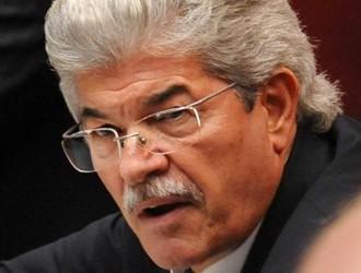ErBerro97's tweet photo. @la_stampa:Razzi:“Io all’Isola dei Famosi?Ci sto pensando. http://t.co/iyZPjtdwUq http://t.co/YvhbTnWLxR"
@cervo97  ahah lo voglio all'isola