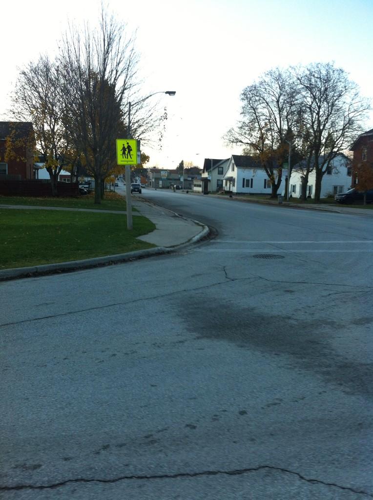 wesleysnipes19's tweet photo. Layer of snow in Owen Sound and Kilysth, not a flake in Tara #28Sunny #TarryAwhile http://t.co/OeKUIEY44Z