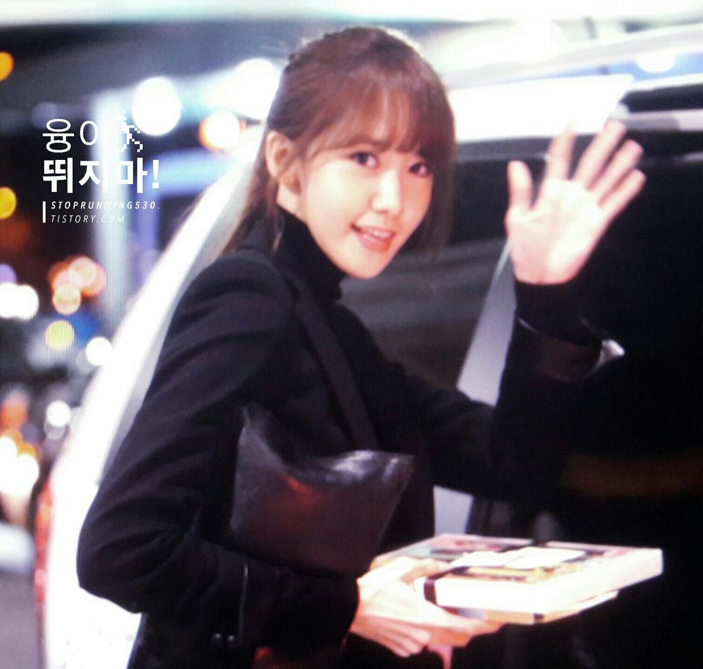 [PIC][07-11-2014]YoonA khởi hành đi Busan để tham dự sự kiện của thương hiệu "Ralph Lauren" vào trưa nay B11x46iCIAAPzNn