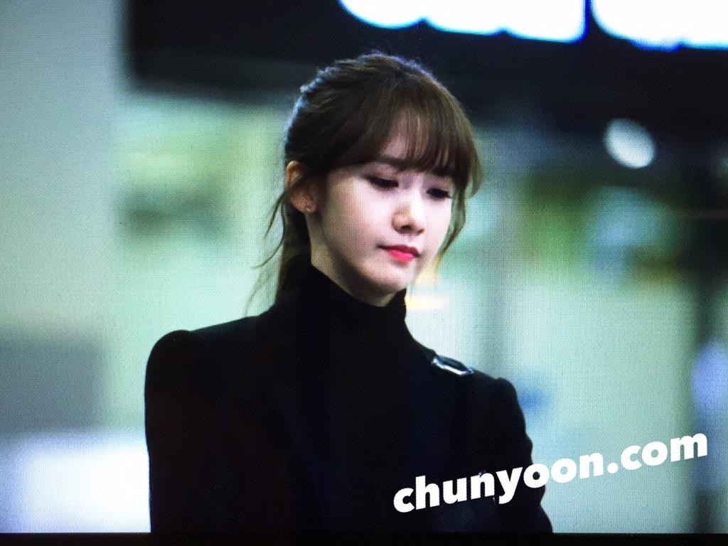 [PIC][07-11-2014]YoonA khởi hành đi Busan để tham dự sự kiện của thương hiệu "Ralph Lauren" vào trưa nay B11zLmYCYAE7ECA