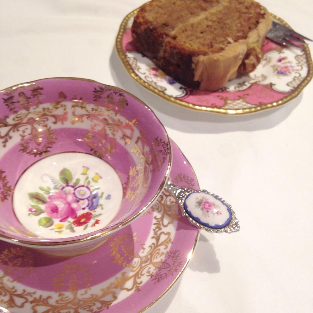 vintagechinauk's tweet photo. Cake and coffee time:) ☕️ http://t.co/OsSBQJbNFF