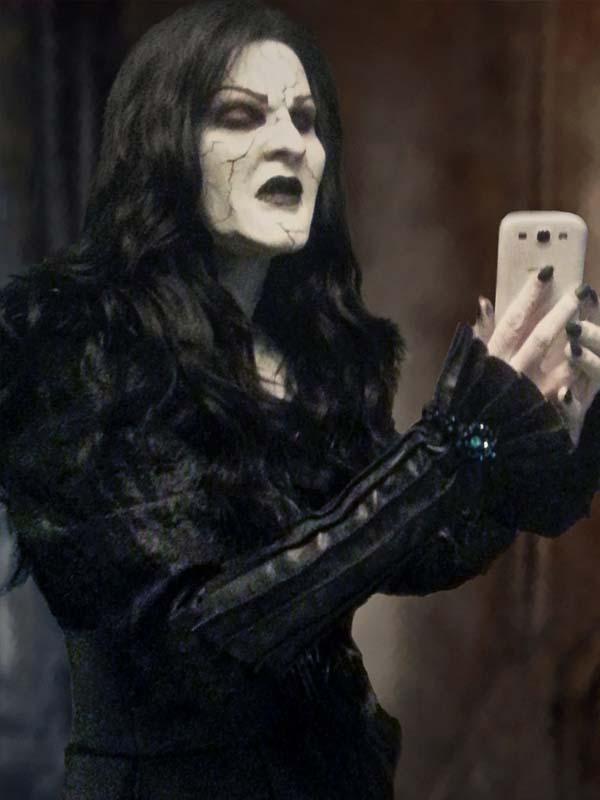 follow up on my #monsterINtheoven --> Costume Selfie #monsterOUToftheoven :) Hope everyone had a grand Halloween!