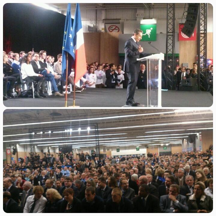 Migueres's tweet photo. Des milliers de français qui espèrent un nouveau départ devant @NicolasSarkozy Porte de Versailles.
#NicolasPrésident http://t.co/V0DwEa1Aux