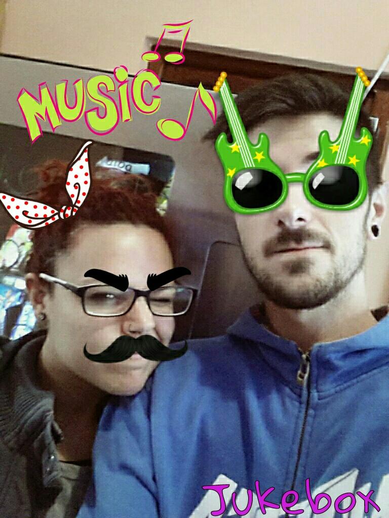 jukebox_RA's tweet photo. El sex-appeal es respira a Ràdio Alginet amb els locutors de Jukebox #Jukeboxtorna http://t.co/4eWnaCa8vo
