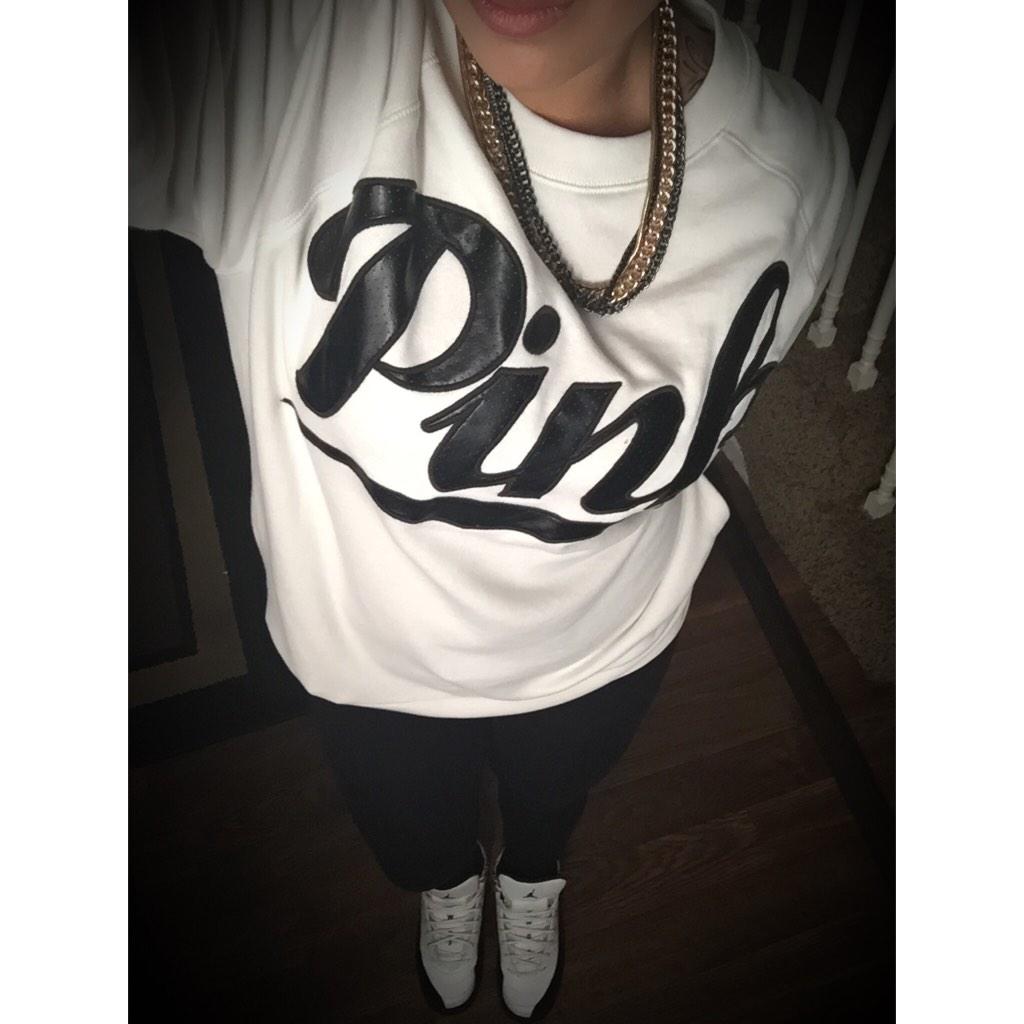 Jsilvar's tweet photo. Casual Friday #TGFI #RetroXII #VSPink http://t.co/fhczV7kl6O