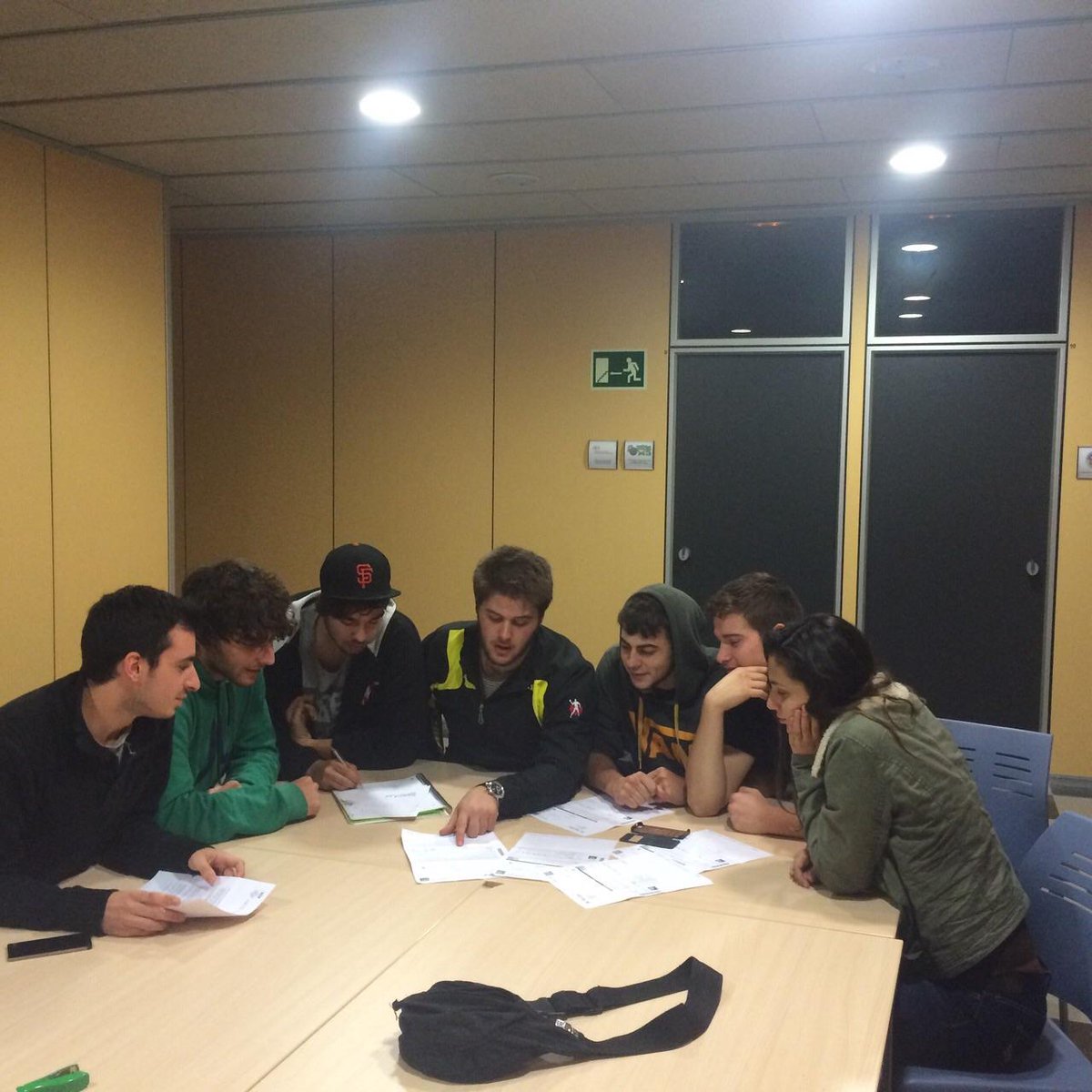 jacfornells's tweet photo. Preparant la Festa de la Castanya! En breus tindreu tota la info a twitter i facebook! #SomJAC #Fornellspobleactiu http://t.co/d0K0WBeW8j