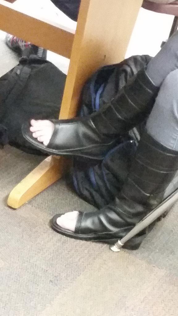 Yo THE NARUTO SANDALS NOT IN HIGHSCHOOL YO!!!!:-D :-D :-D :-D :-D http://t.co/uSqcQqNow7
