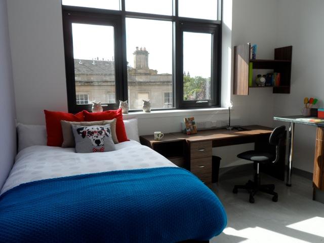 STANDARD STUDIO £175 per week available (10/1/15- 28/08/15). Email claremonthouse@crm-limited.co.uk for more details!