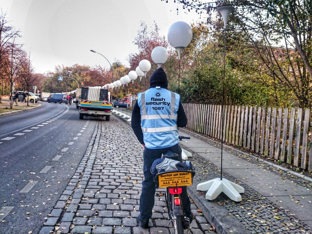 berlinonbike's tweet photo. This is so cool. The support staff for #lightborder / #lichtgrenze are riding our bikes. #superproud http://t.co/rA7iJPdWvH